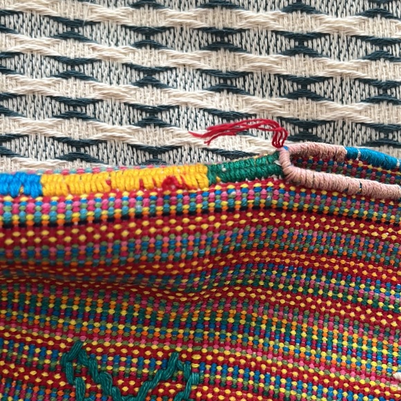 Excellent condition! Handwoven and Vintage Guatemalan top. Colorful & vibrant - Picture 8 of 10